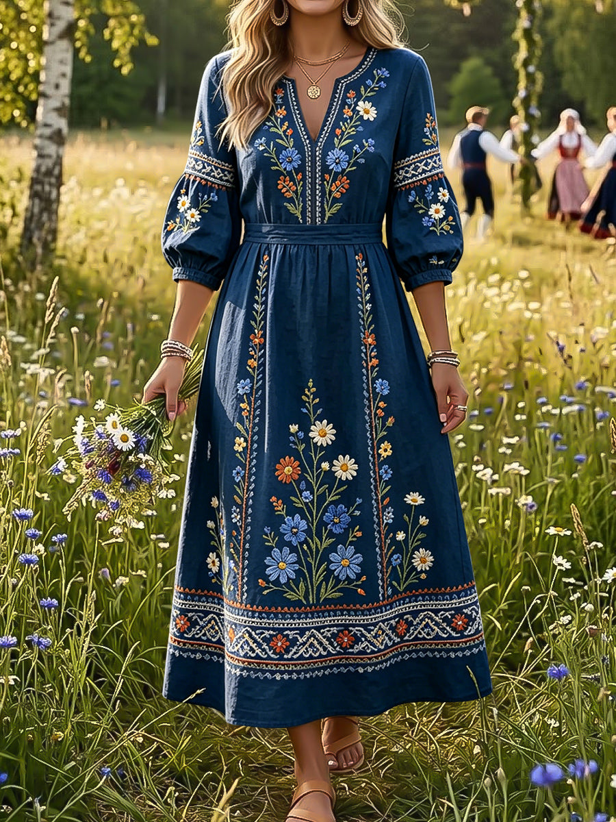 Dams klänning i vintagestil med svensk midsommar- och etnisk blommönster