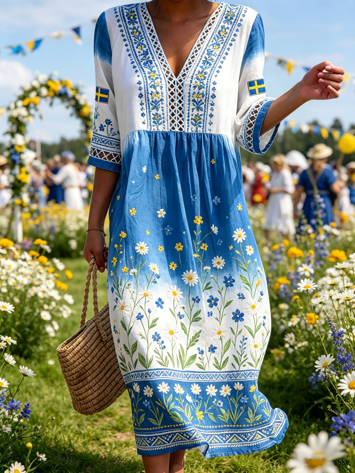 Dams midsummerklänning med blommönster och ombré-effekt samt V-ringning