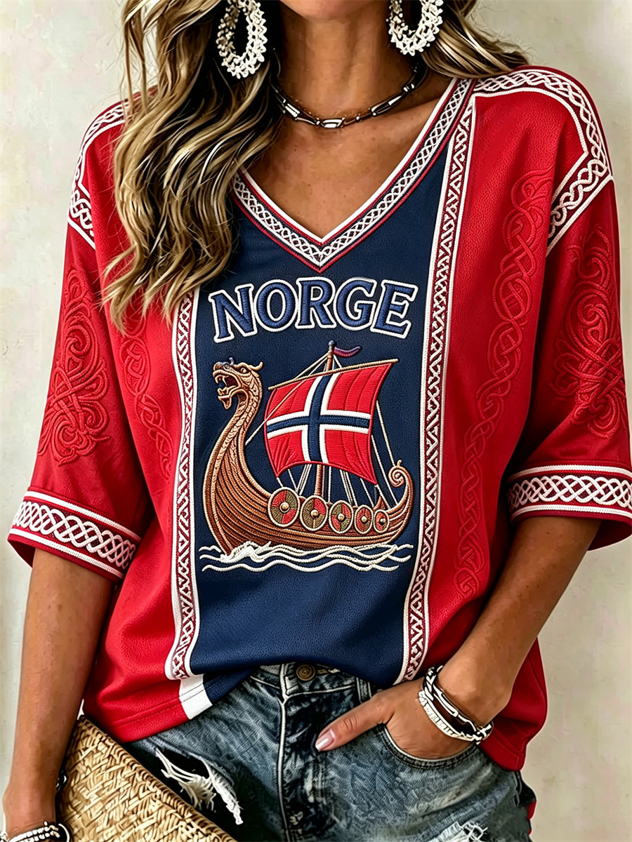 Dame-T-skjorte med nordisk vikingskips- og keltisk knuteflaggtrykk, middellange ermer og V-utringning