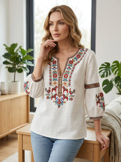 Dams blus i vintagestil, inspirerad av den svenska midsommartraditionen, i bomull och linntyg