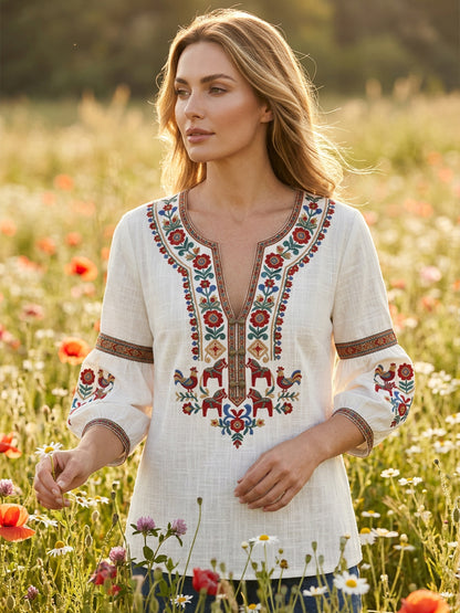 Dams blus i vintagestil, inspirerad av den svenska midsommartraditionen, i bomull och linntyg