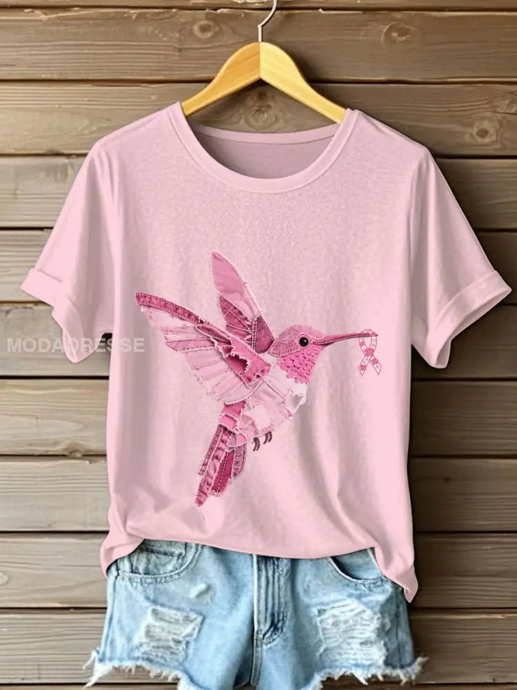 Kvinnors bröstcancer medvetenhet Denim Hummingbird Skriv ut T shirt ljusrosa / S