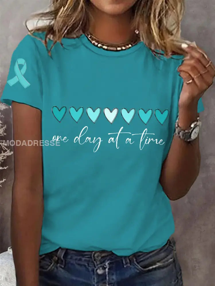 Kvinnors en dag vid en tid Teal Ribbon Ovarian cervikal medvetenhet Support Tee Peacock blå / S