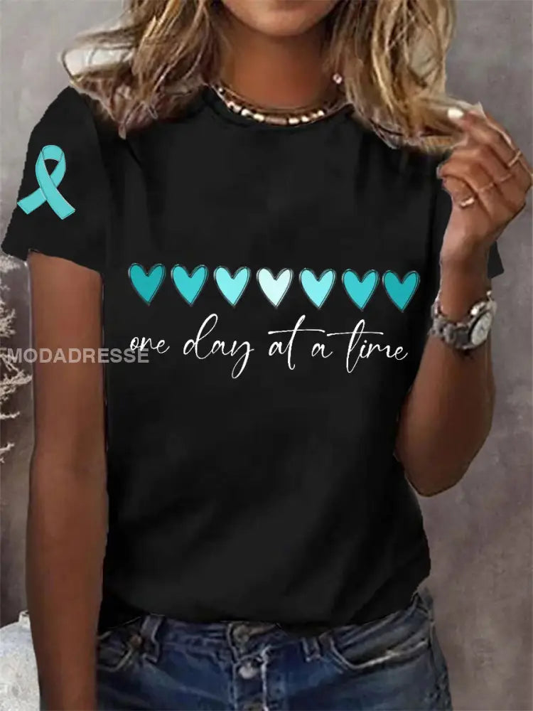Kvinnors en dag vid en tid Teal Ribbon Ovarian cervikal medvetenhet Support Tee svart / S