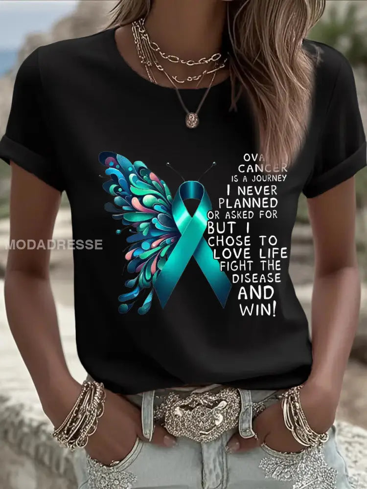 Kvinnors fjäril Teal Band Print Ovarian Cancer Medvetenhet Tee svart / S