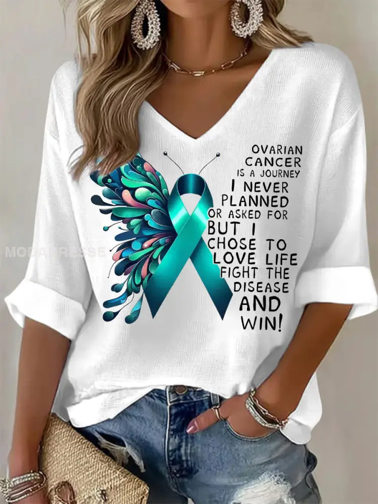 Kvinnors fjäril Teal Ribbon Print Ovarian Cancer Medvetenhet Långärm Topp vit / S