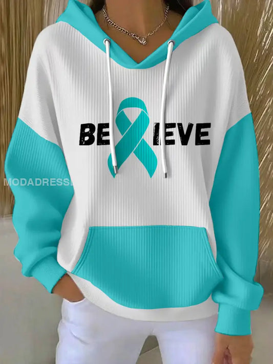 Kvinnors Teal Band tror äggstockscancer medvetenhet Hoodie.