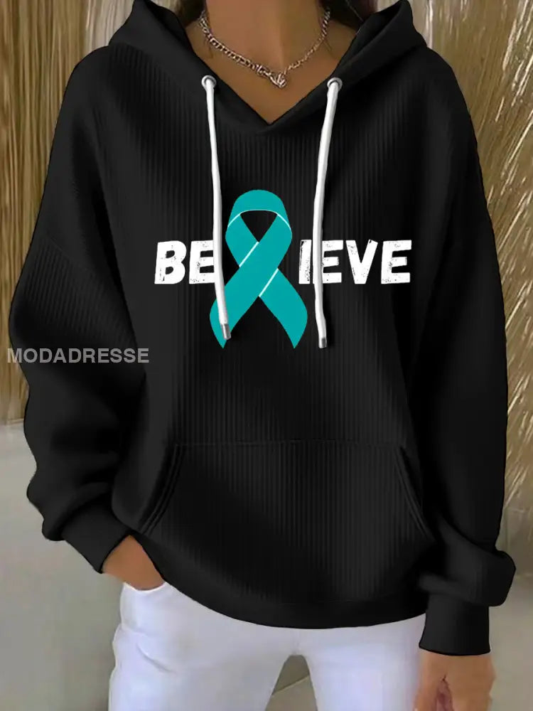 Kvinnors Teal Band tror äggstockscancer medvetenhet Hoodie. svart / S