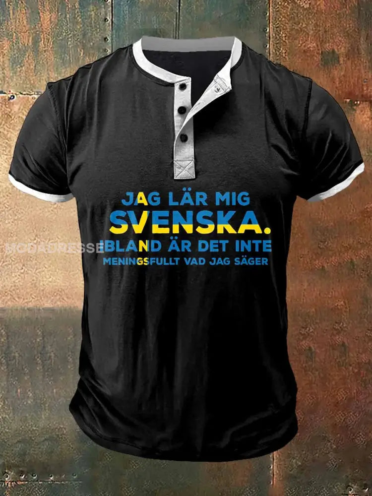 Män lär sig svenska Print Konst Kort ärm Henley Hals T-shirt S