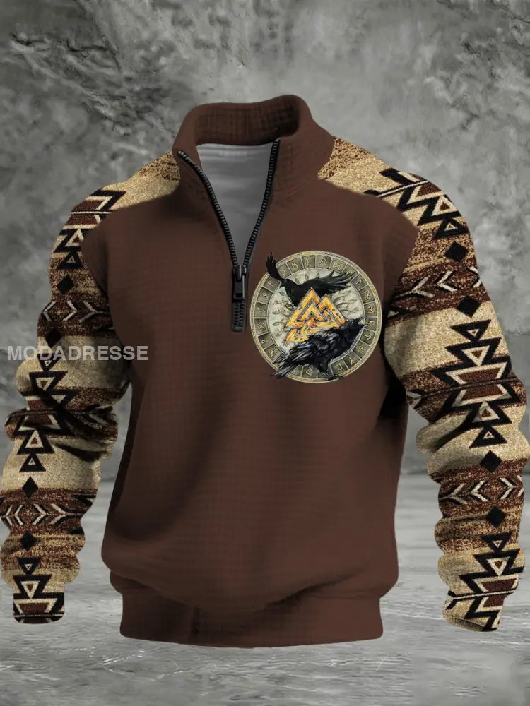 Mäns jordiska ravn Valknut Print brun kviltad halv-Zip Hoodie. flerlog / S