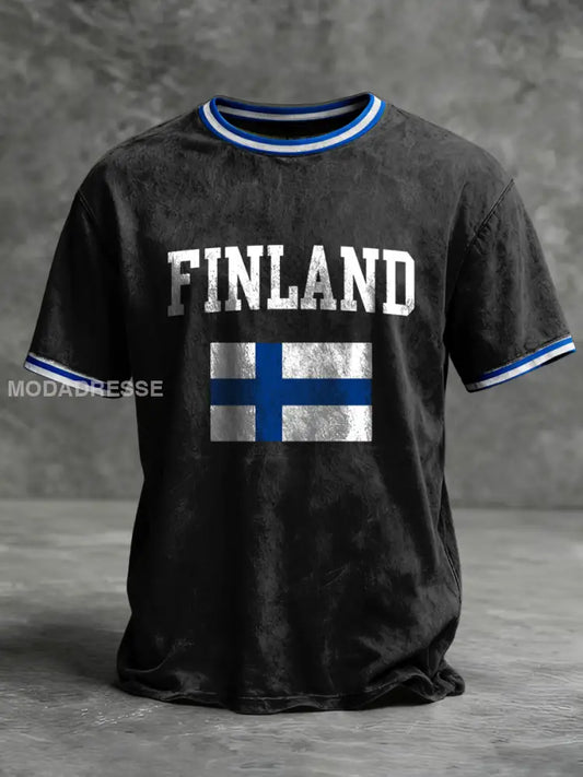 Miesten rohkea musta ’FINLAND’ lippu Ringer T-paia moniväri / S