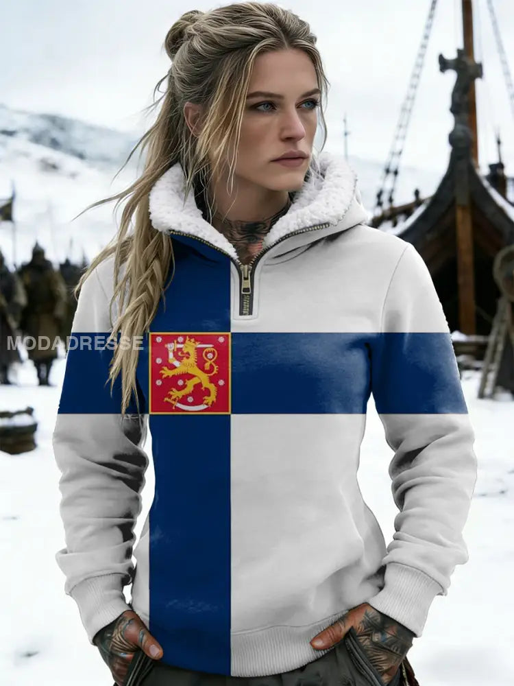 Naisten rohkea lippu ja Lion Crest Sherpa-Lined Quarter-Zip Hoodie. moniväri / S