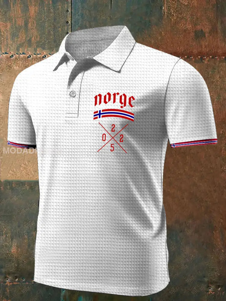 Norges flagg trykt på topp kvitt / S