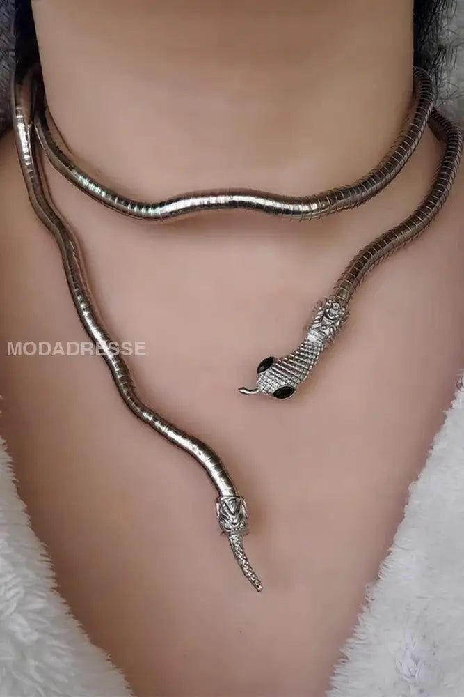 Personaliserad slingning orm halsbande silver.