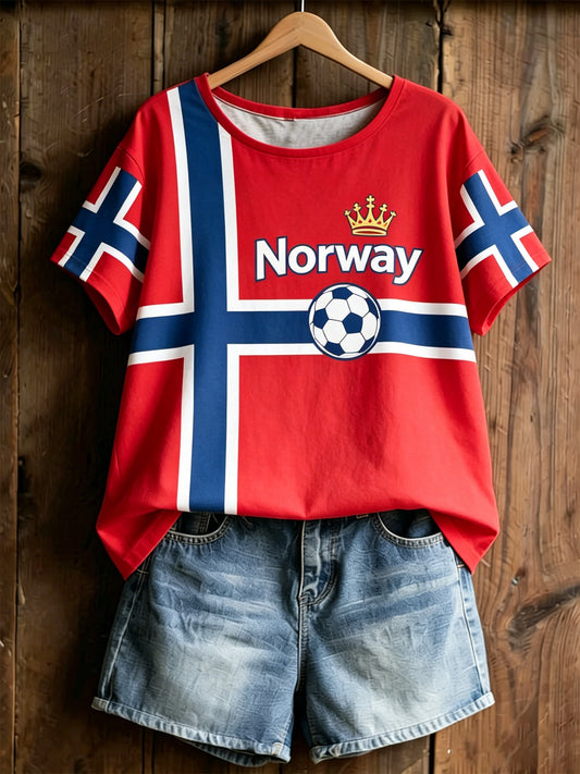 Dame-T-skjorte med kunsttrykk for å heie på en norsk fotballkamp