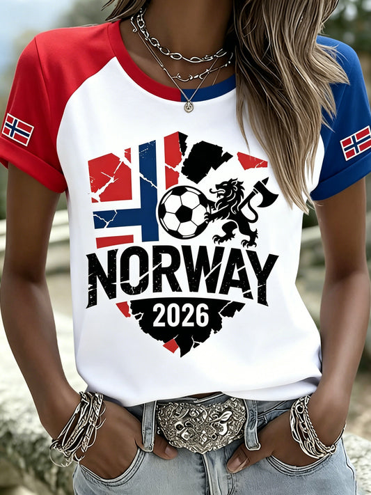 Dame-T-skjorte med kunsttrykk for å heie på en norsk fotballkamp