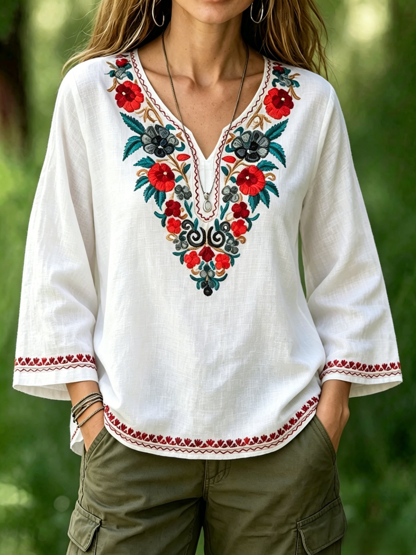 Dams retro svensk midsommarfolkstil blus i bomull-linne med blommönster