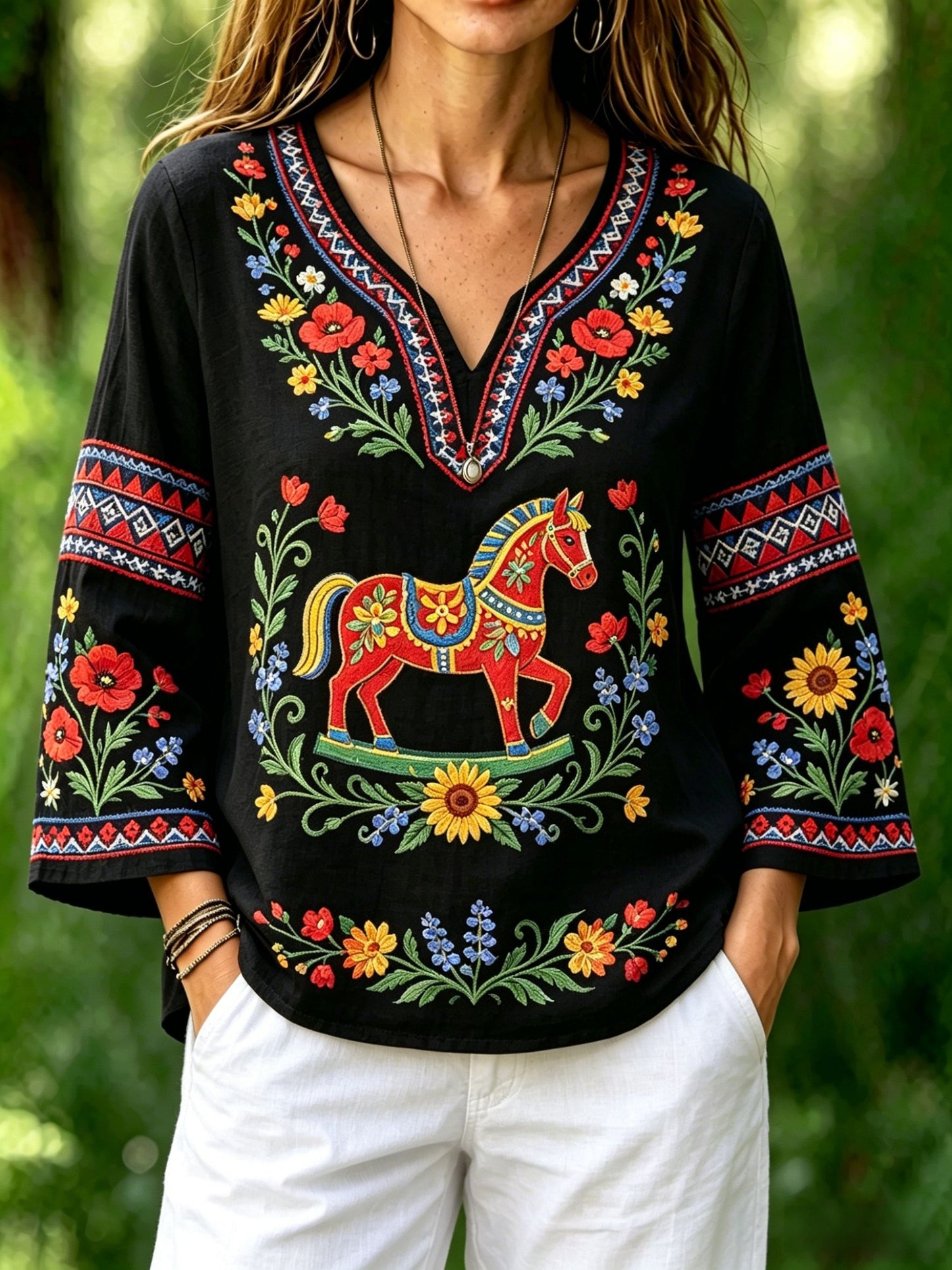 Dams retro svensk midsommarfolkstil blus i bomull-linne med blommönster