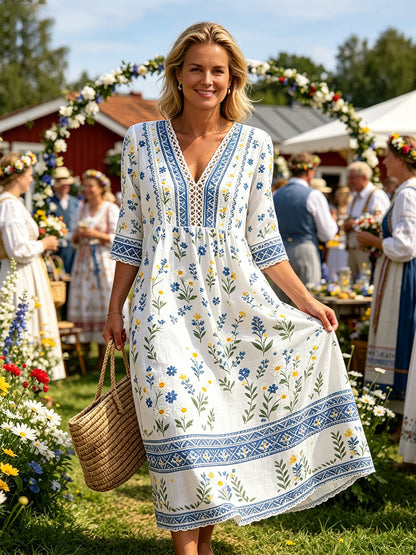 Damskjorta i midsommarstil med V-ringning och etniskt mönster