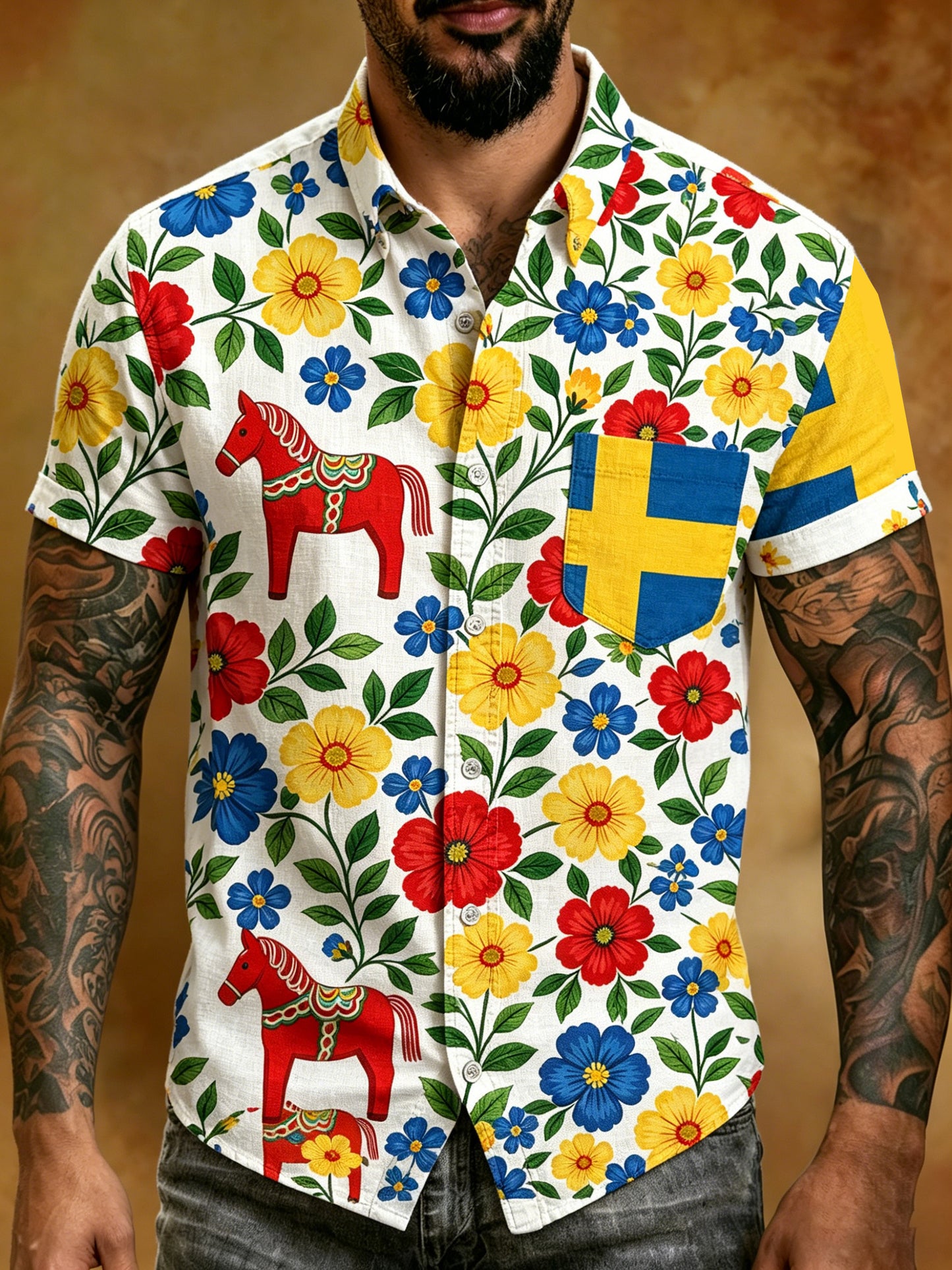 Herrtröja med korta ärmar och konstprint som hyllar den svenska midsommarfesten