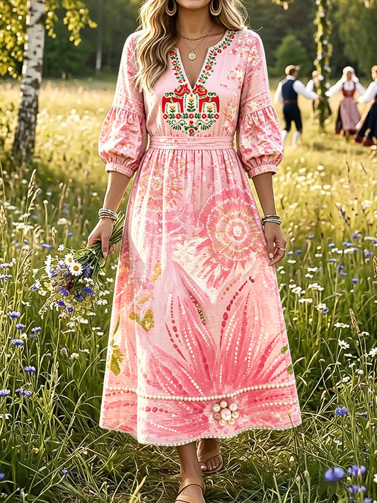 Damsmatta sommarklänning med svensk dalahäst och blommönster, avslappnad stil