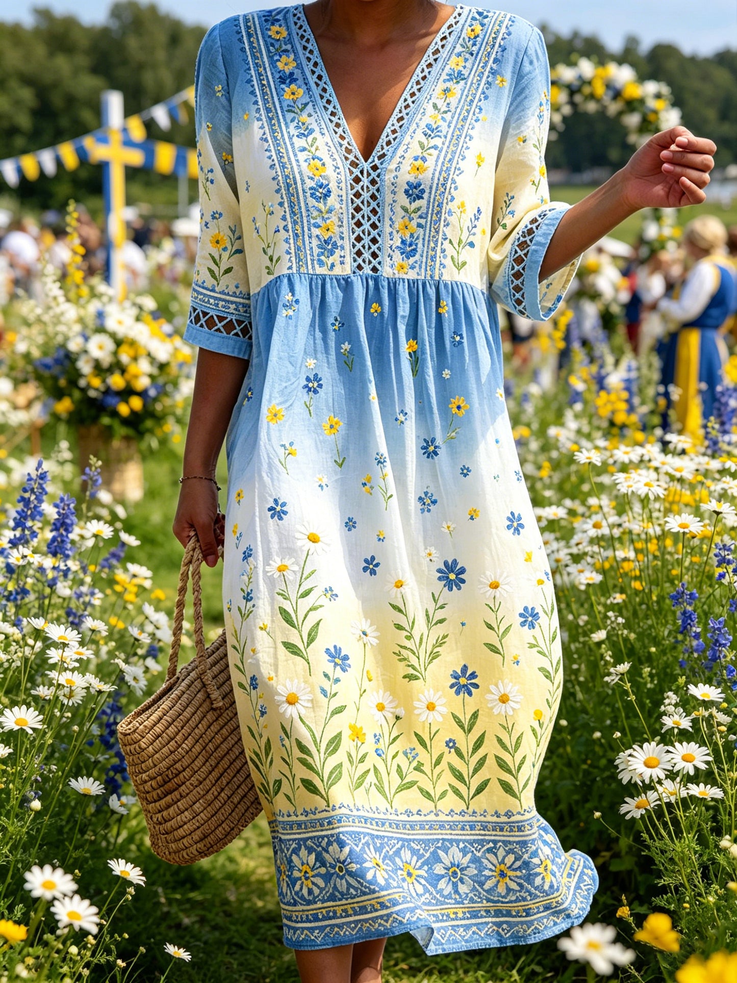 Dams midsummerklänning med blommönster och ombré-effekt samt V-ringning