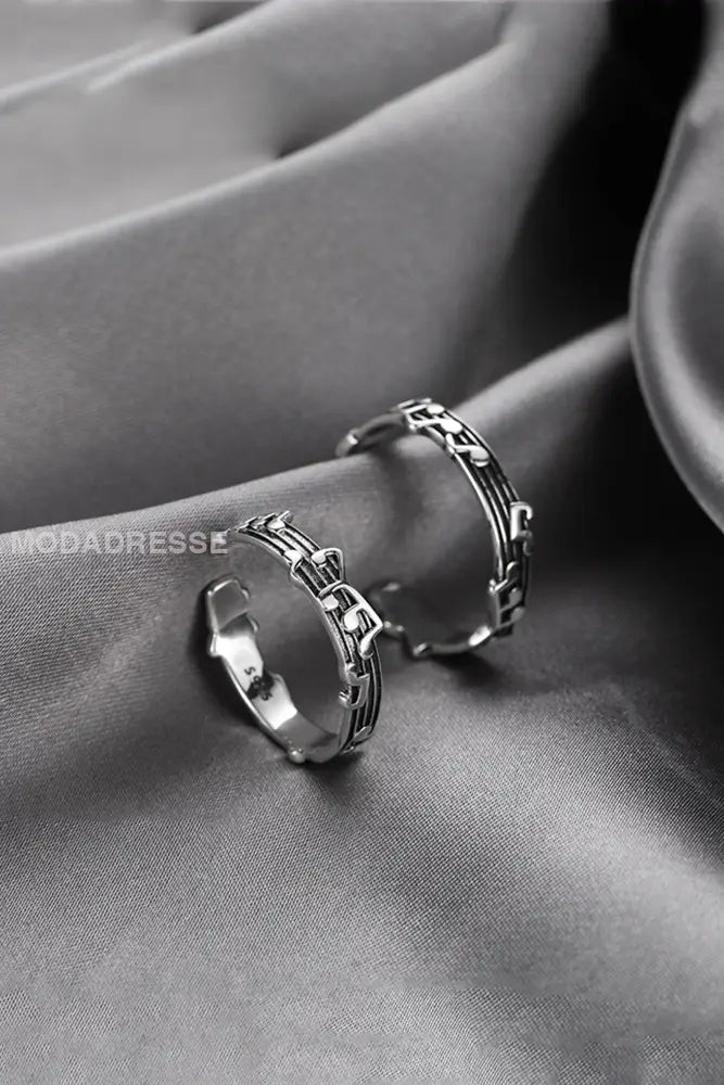 Vintage musikal tonringar silver.